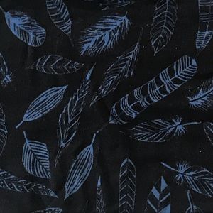 LuLaRoe NWOT TC Leggings Feather pattern